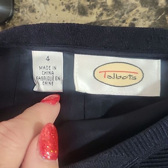 Talbots Navy cropped blazer/skirt set. Classic and timeless. Size 4 - Picture 5 of 8